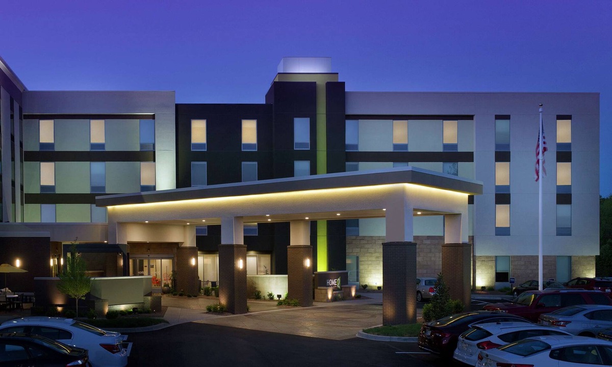 Lyndon Apartment | 2 Connecting Suites at a Hotel