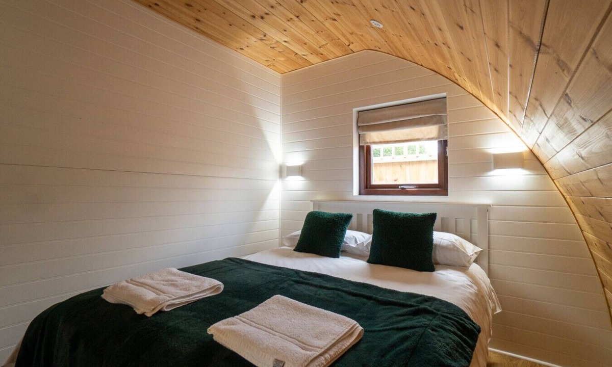 Saffron Walden Cabin | 2 Cosy Cabin at 15th C Pub