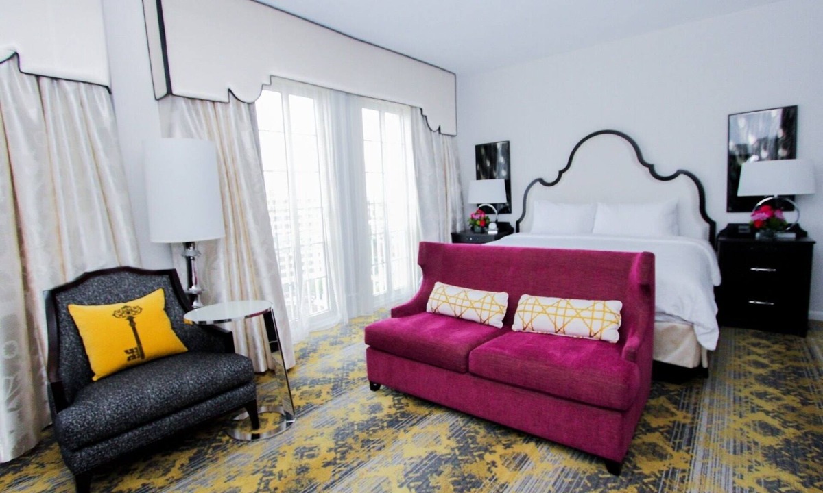 Kalorama Heights Hotel | 2 Cozy Suites Near Historical Landmarks & Attractions! Gym Access & Pool