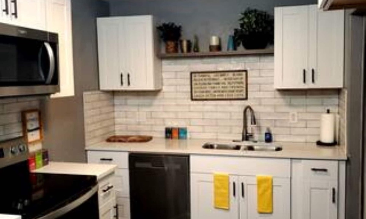 Central Oklahoma City Cottage | 2 Cute Cottage - 2 bedroom with WiFi and AC in lovely Oklahoma City