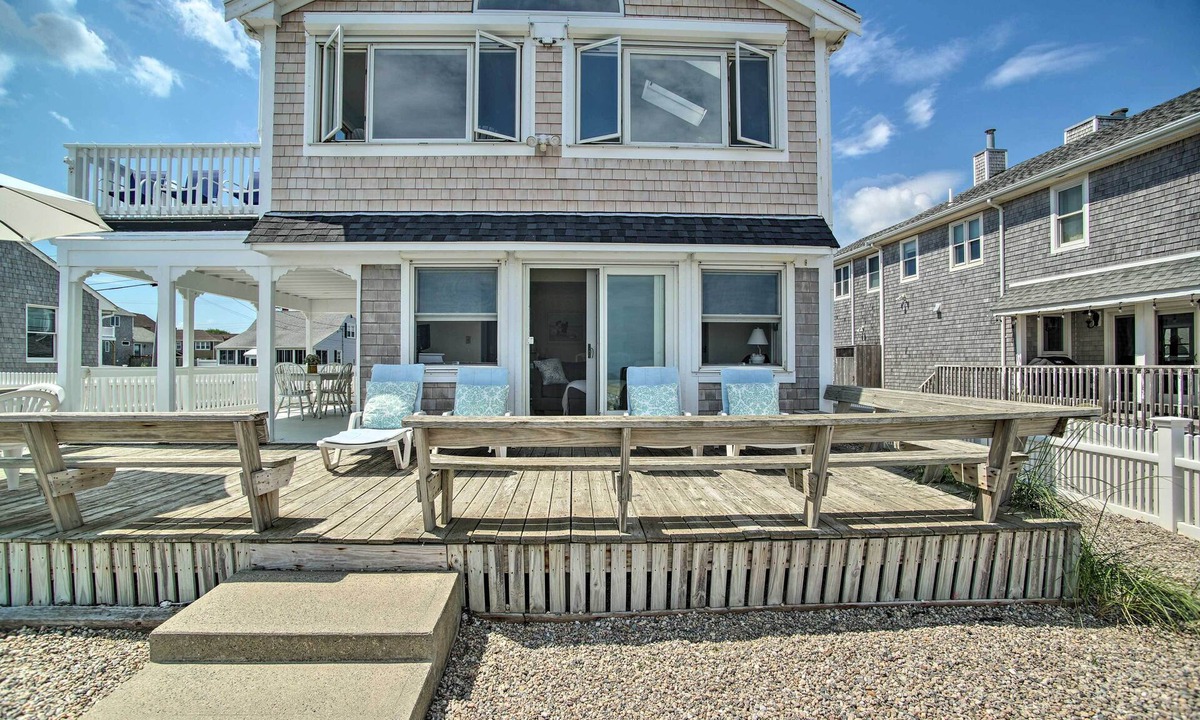 Ocean Bluff-Brant Rock House | 2 Decks + Beach Access: Oceanfront Getaway!