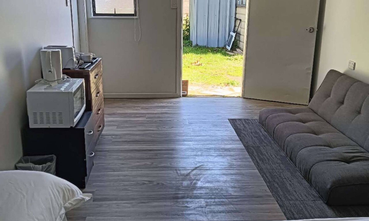 Kawaha Point Ski Chalet | 2 double and 1 sofa beds chalet 7C