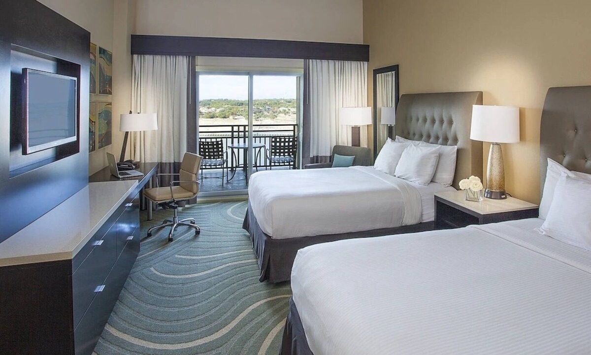 Lakeway Hotel | 2 Double Queen Units with Lakeview, Outdoor Pool, Free Parking!