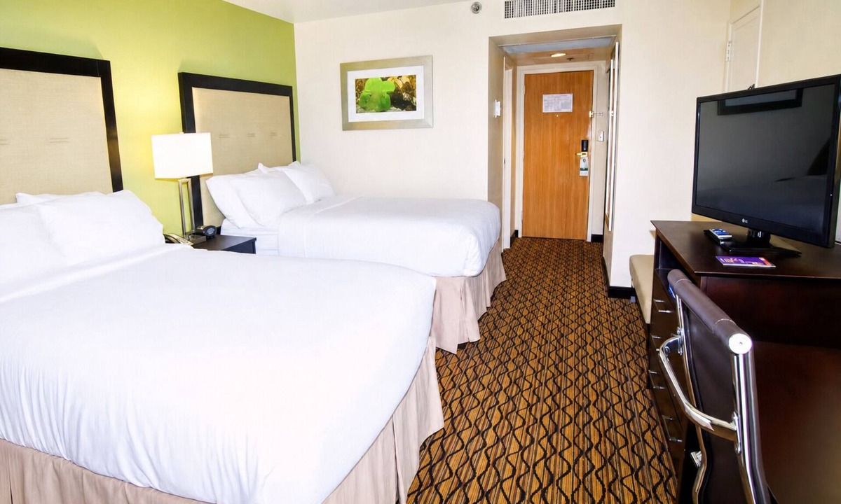Central City Hotel | 2 Downtown Corpus Christi Units | 0.9 Mi to South Texas Botanic Gardens