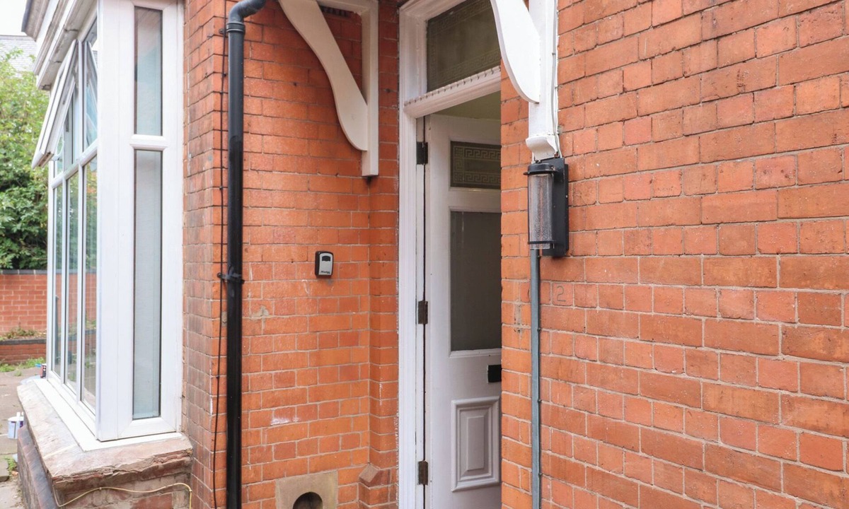 Oadby House | 2 EVINGTON ROAD, pet friendly in Leicester