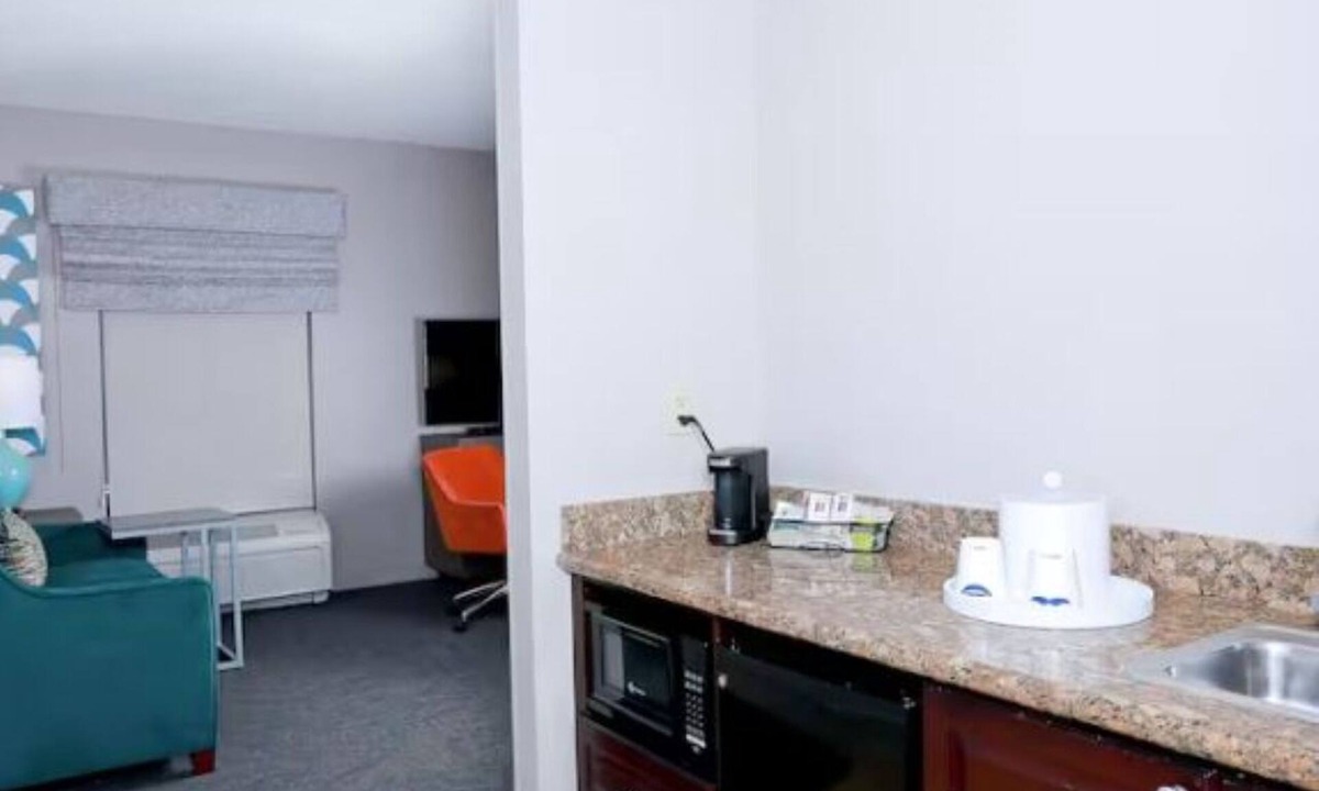 Wesley Chapel Hotel | 2 Family-Friendly 2 Queen Studio Suite w/Sofa Bed and Breakfast Included