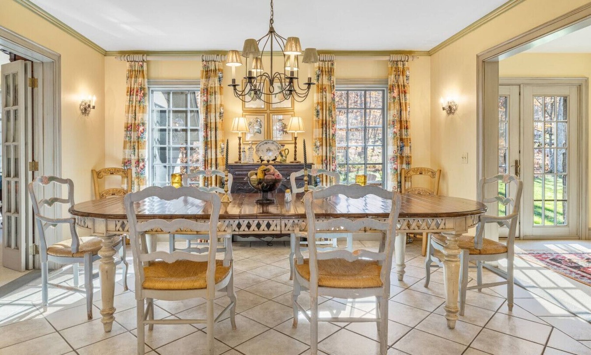 Stratton Mountain House | 2 Flowing Springs Close to Base Lodge