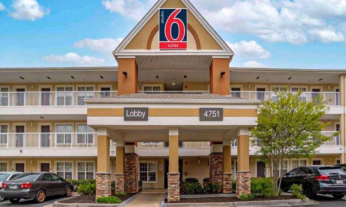 Huntsville Apartment | 2 Full Beds | Mobil Access Tub Nsmk Kitchen