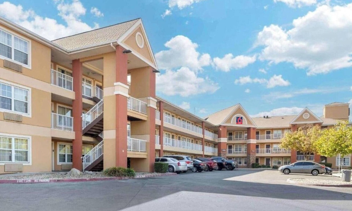 Raisin Apartment | 2 Full Beds | Non-Smoking, Kitchen