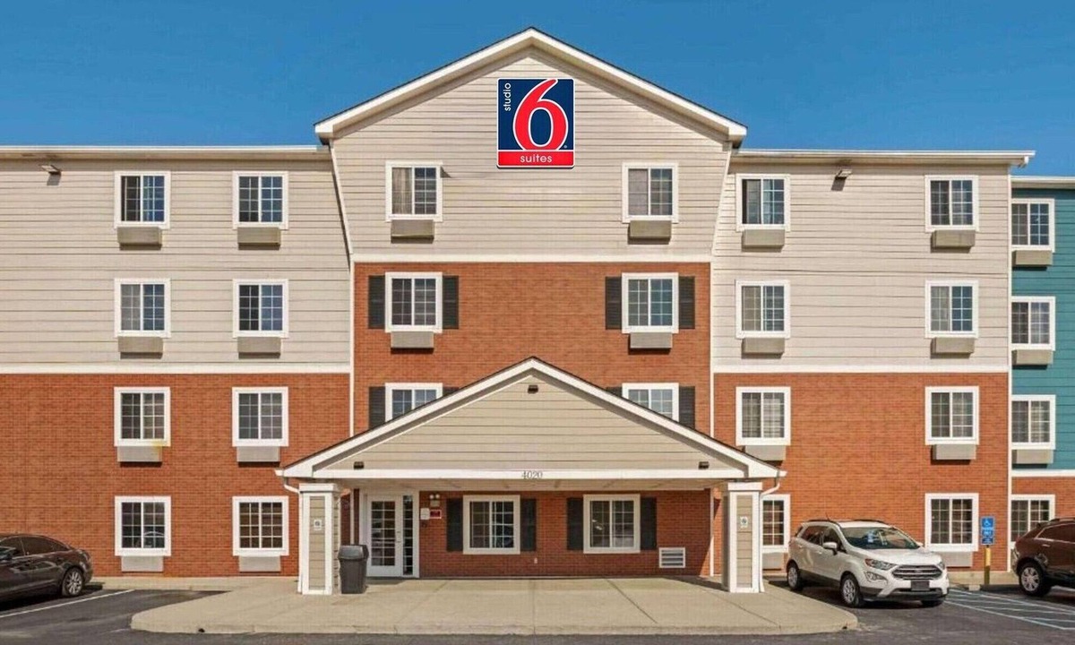 Sharonville Apartment | 2 Full Beds | Non-Smoking, Kitchen