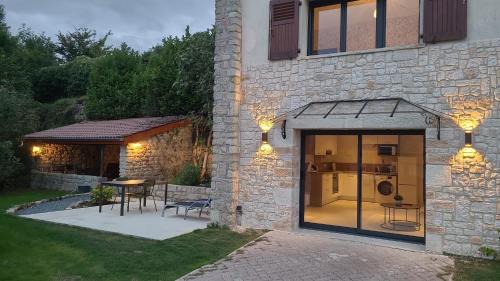Dun-sur-Meuse House | 2 Gites dans les remparts à Dun sur Meuse