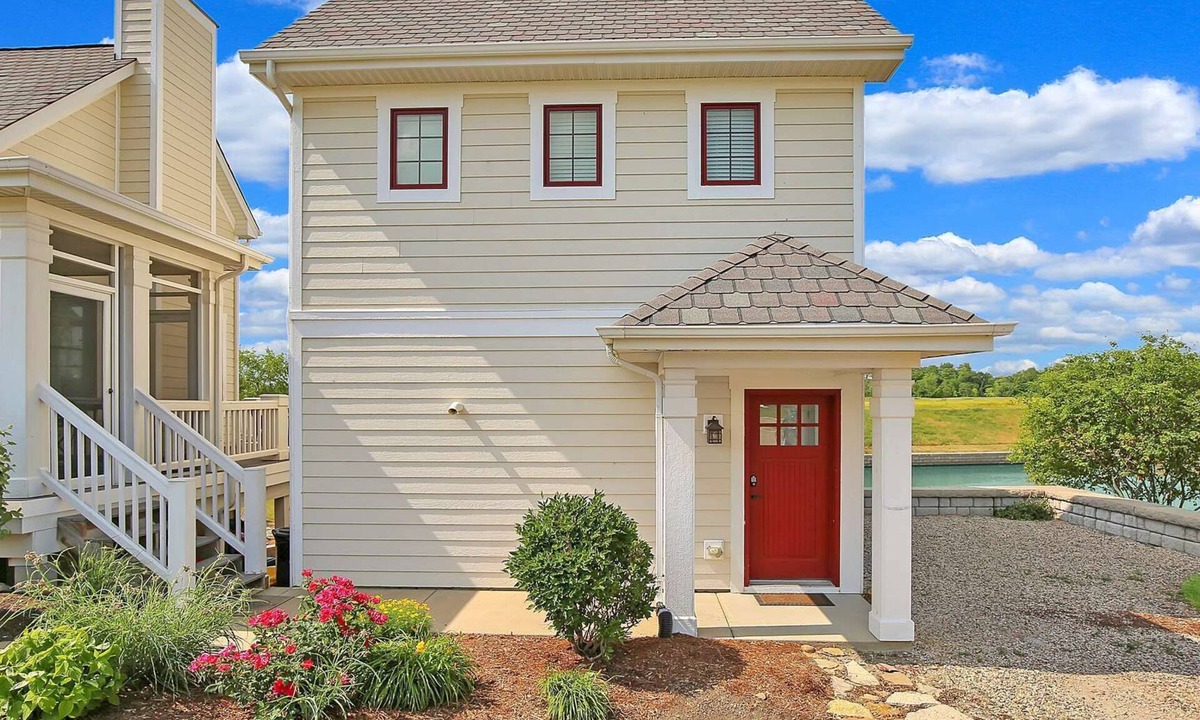 Ottawa House | 2 Great Loop West - River Resort Cottage Community in Starved Rock Country