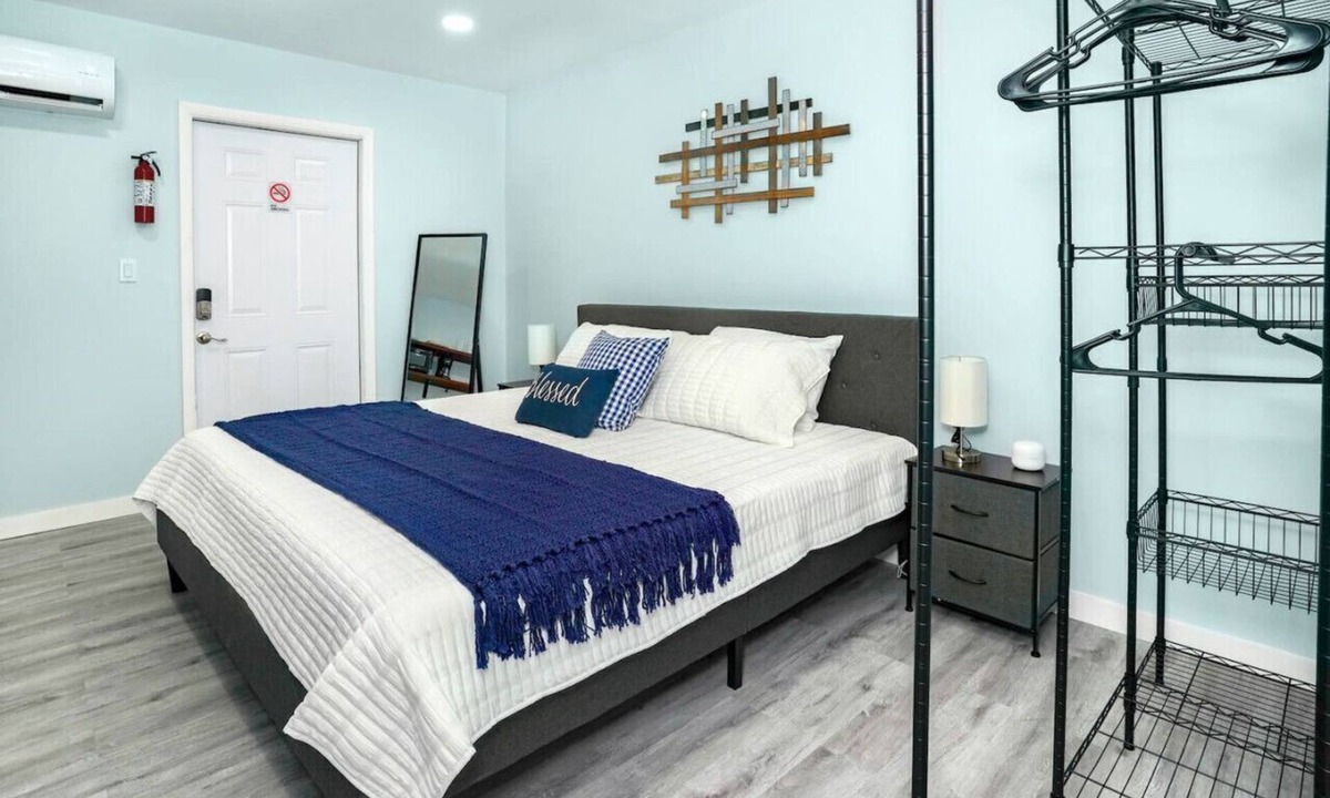 West Little Havana Apartment | 2 Guest, 5 minutes to everything in Miami
