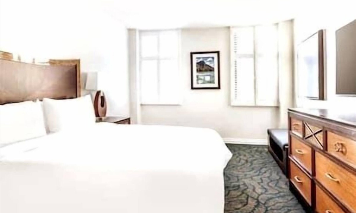 Waikiki Resort | 2 HGVC Lagoon-Tower Beachfront, Concierge,Resort, Spa