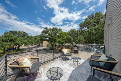 Galindo House | 2 Homes in 1 Centrally located near SoCo