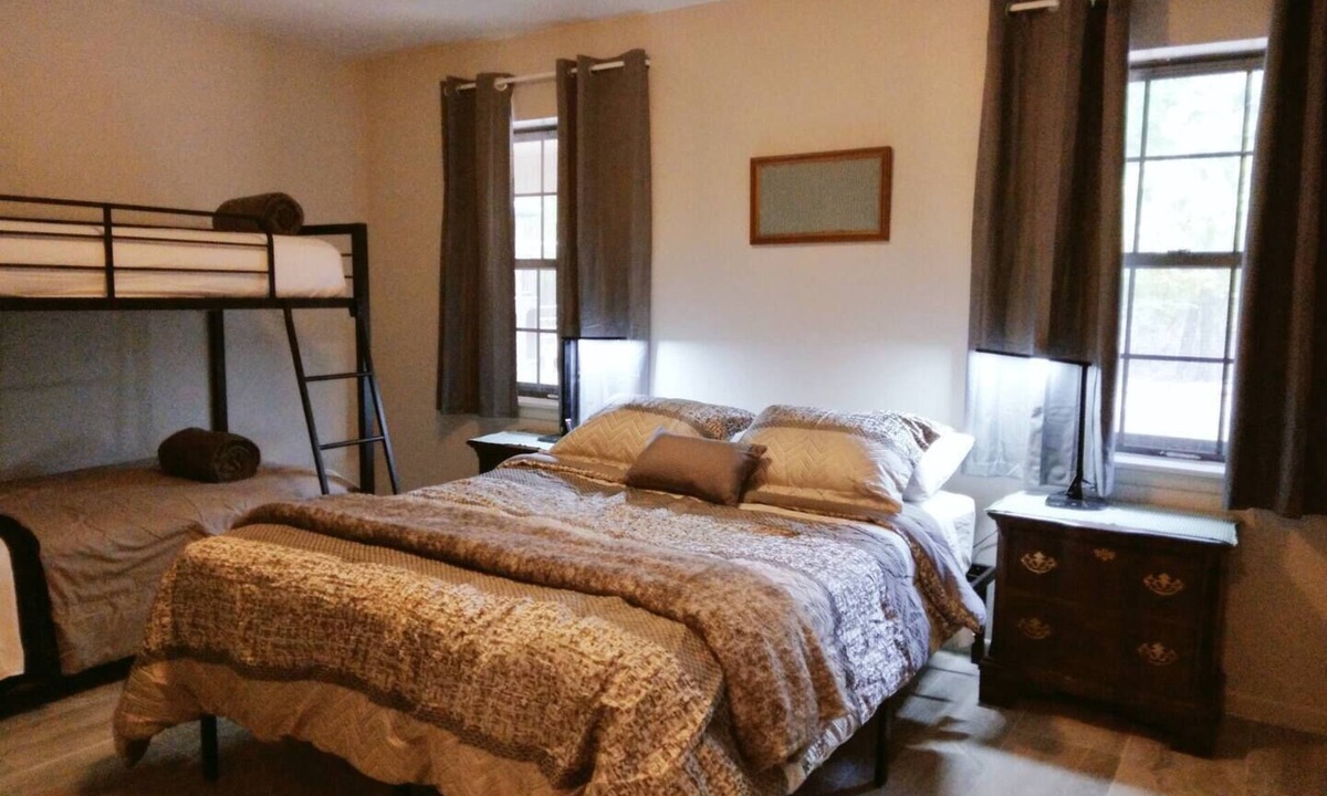 Flint Other | 2 Homes on 50 Acres-Family & Work Crew Ready