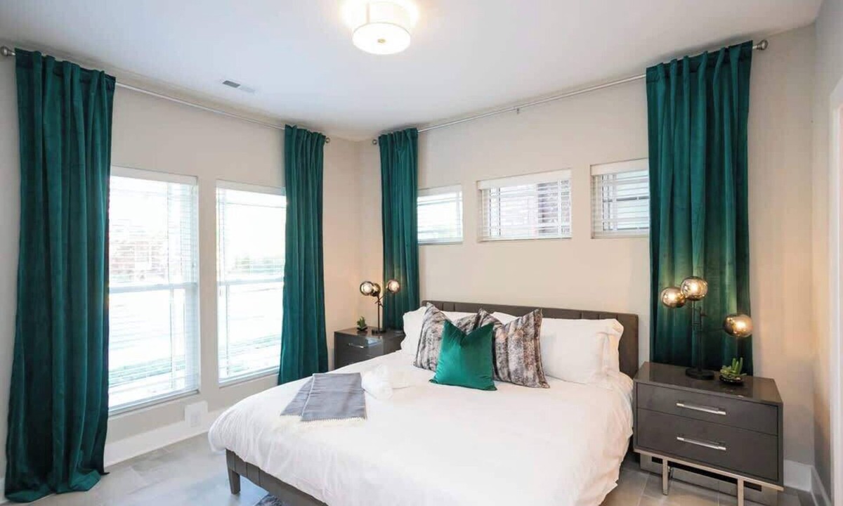 Hadley - Washington Condo | 2 Homes-Sleeps 24-Roof Decks-Grills Near Broadway