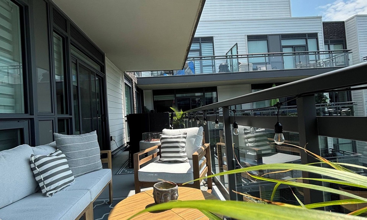 Innisfil Apartment | 2 King BD, Spring Escape-Balcony Views-Walk to Lakefront Marina & Hiking Trails