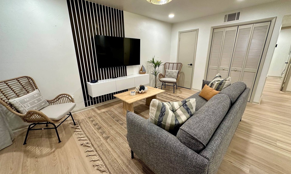 East Ocean View Apartment | 2 king beds -2nd fl walk 2 beach 5