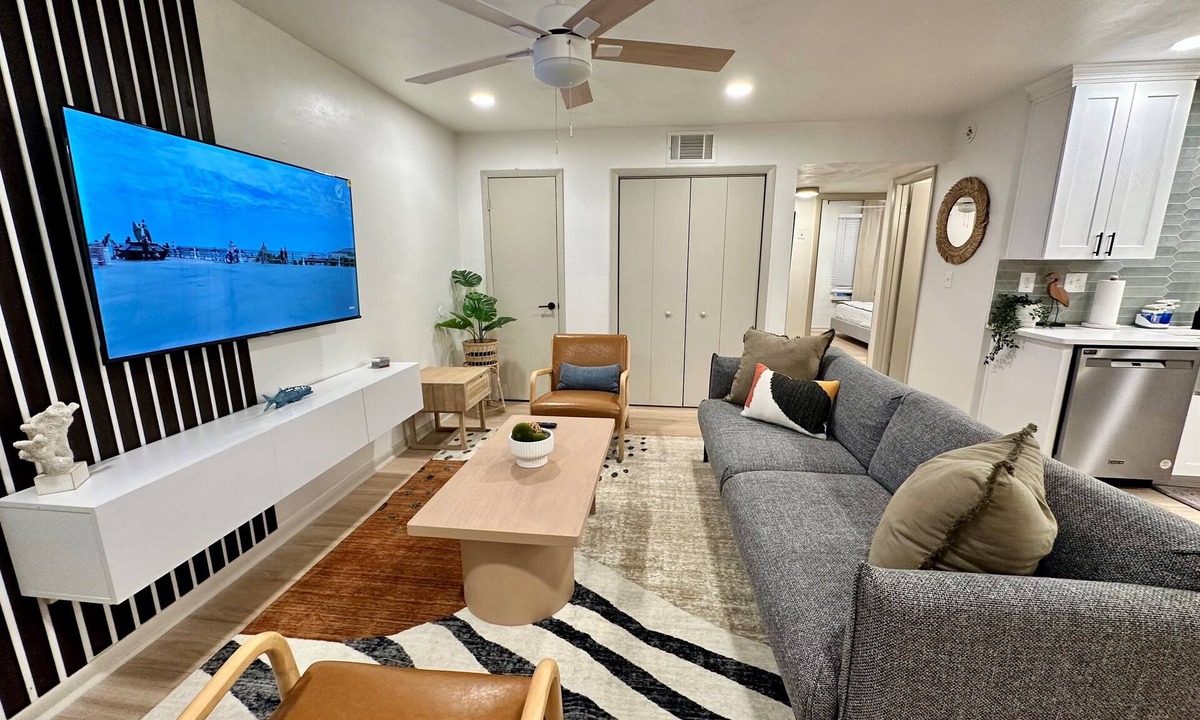 East Ocean View Apartment | 2 king beds -2nd floor walk 2 beach apt2