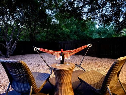 East Oak Hill House | 2 King Master with en-suite Bath-Pet Friendly