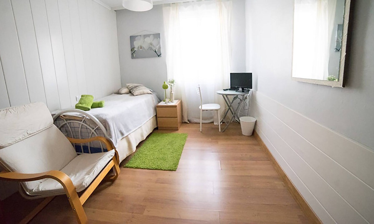 Chantrea Condo | 2 kms away from Pamplona downtown. A big exterior room for San Fermin!