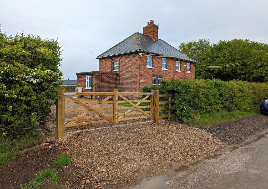 Arnold House | 2 Lane End Cottages