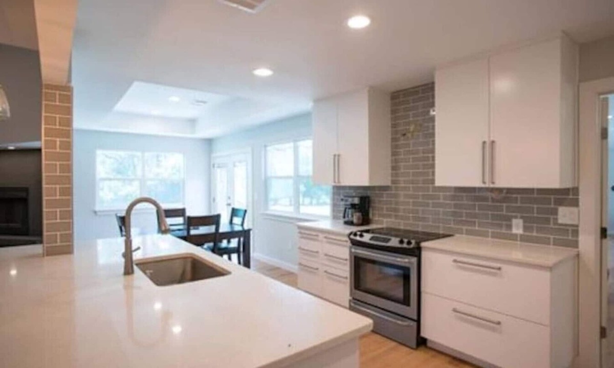 Manchaca House | 2 Large Bedrooms | Private | Downtown