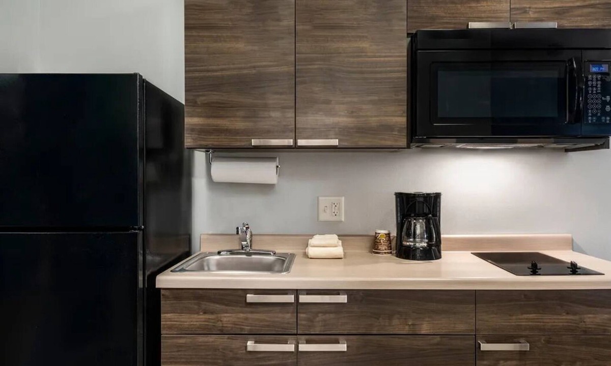 St. Joseph Hotel | 2 Large Room Equipped w/Modern Kitchenette Perfect for Dining Experience