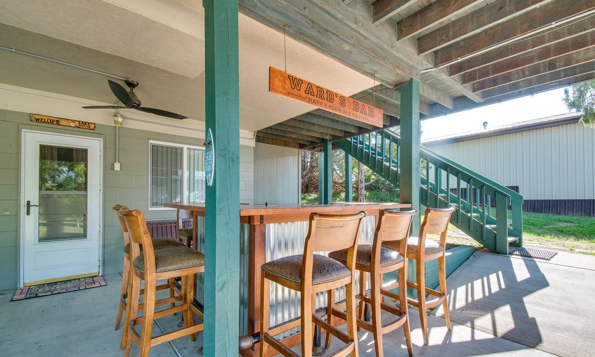 Lonergan House | 2-Level Home w/Deck: 1/2 Mi to Lake McConaughy!