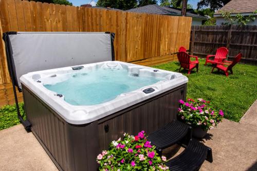 Beechwood Village House | 2 Living Rooms Close 2 Shopping & Restaurants