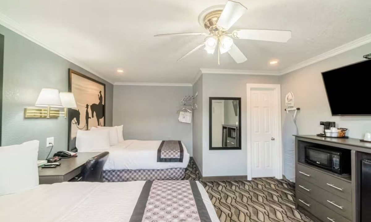 Ira Hotel | 2 Lodgings Available | Beside Buffalo Creek Trails Adventure | 2 Queen Beds