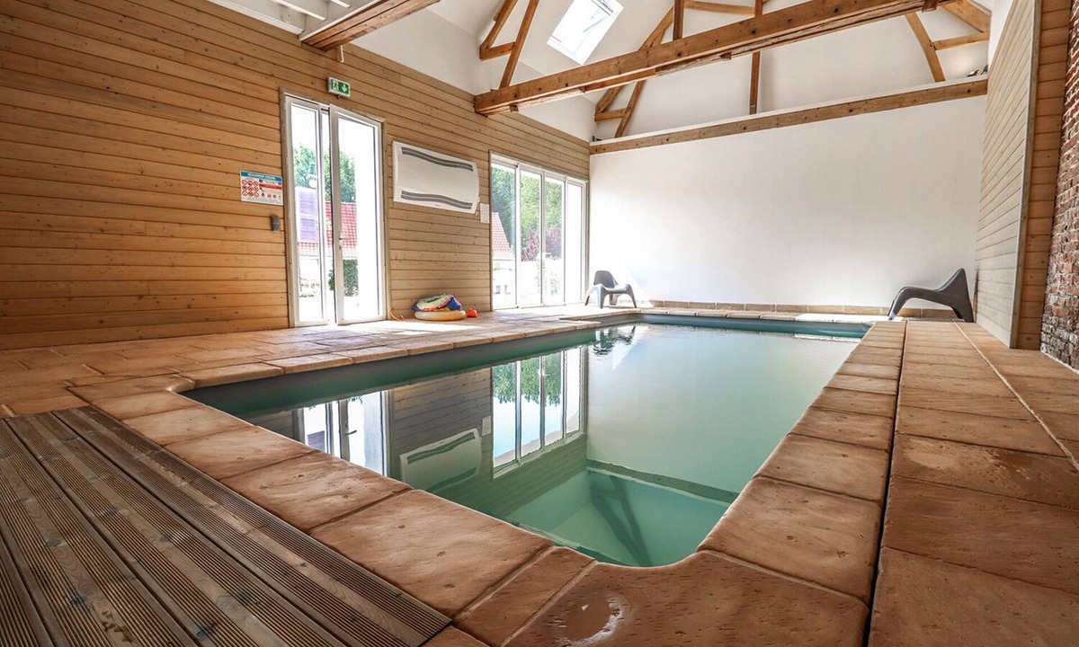 Le Moulinel House | 2 lodgings for 18 people with covered and heated swimming pool