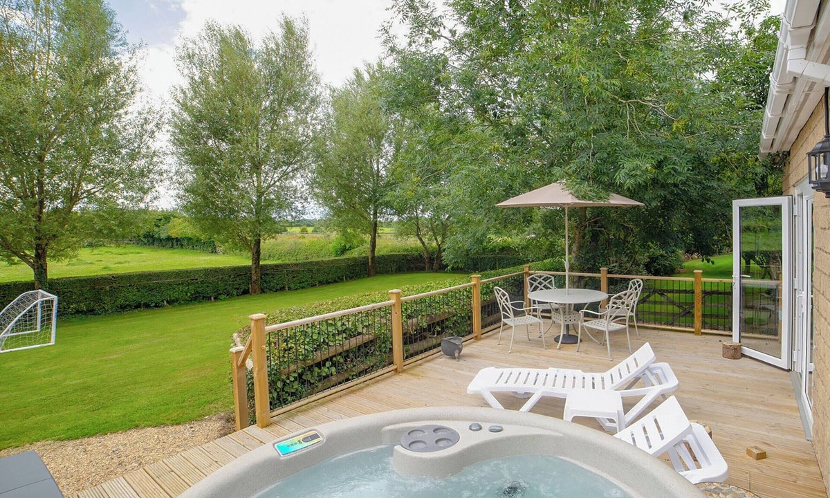 Radstock Cottage | 2 Luckington Stables-W8322