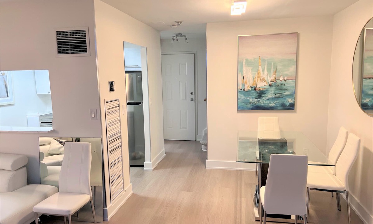 St. Lawrence Condo | 2-Lvl, 2-Bdrm, Furnished Penthouse Condo