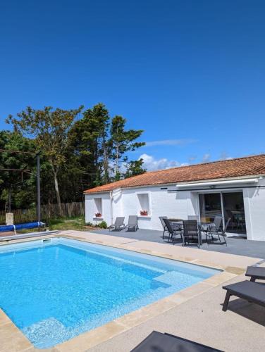 Grues House | 2 maisons privatives avec piscine et spa