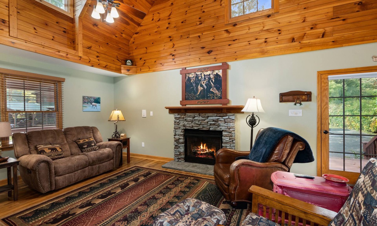 Maggie Valley Cabin | 2 Master Suites - Clean - Cozy - WiFi - Elk - Covered Porch - ezAccess - 5 Stars