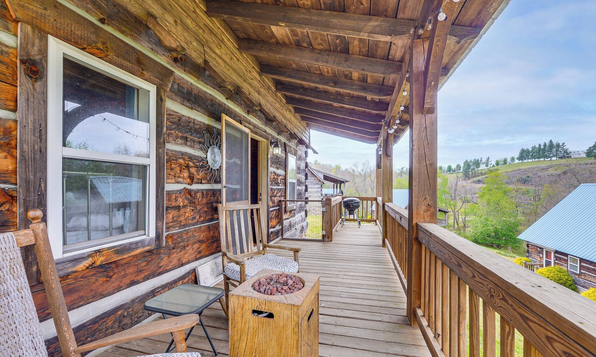 Vesta Cabin | 2 Mi to Blue Ridge Pkwy! Mtn Escape w/Fireplace