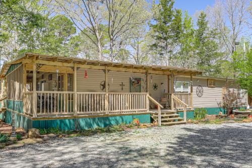 Higden House | 2 Mi to Cherokee Landing! Secluded Forest Escape