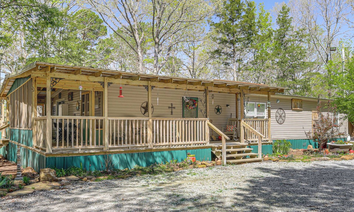 Higden House | 2 Mi to Cherokee Landing! Secluded Forest Escape