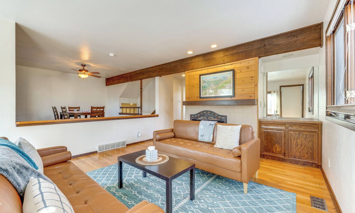 Arapahoe Ridge House | 2 Mi to CU Boulder: Townhome w/Private Deck!
