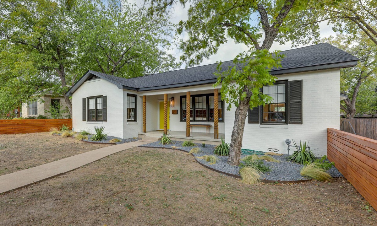 South Congress House | 2 Mi to Downtown Austin: Family Home w/Porch!