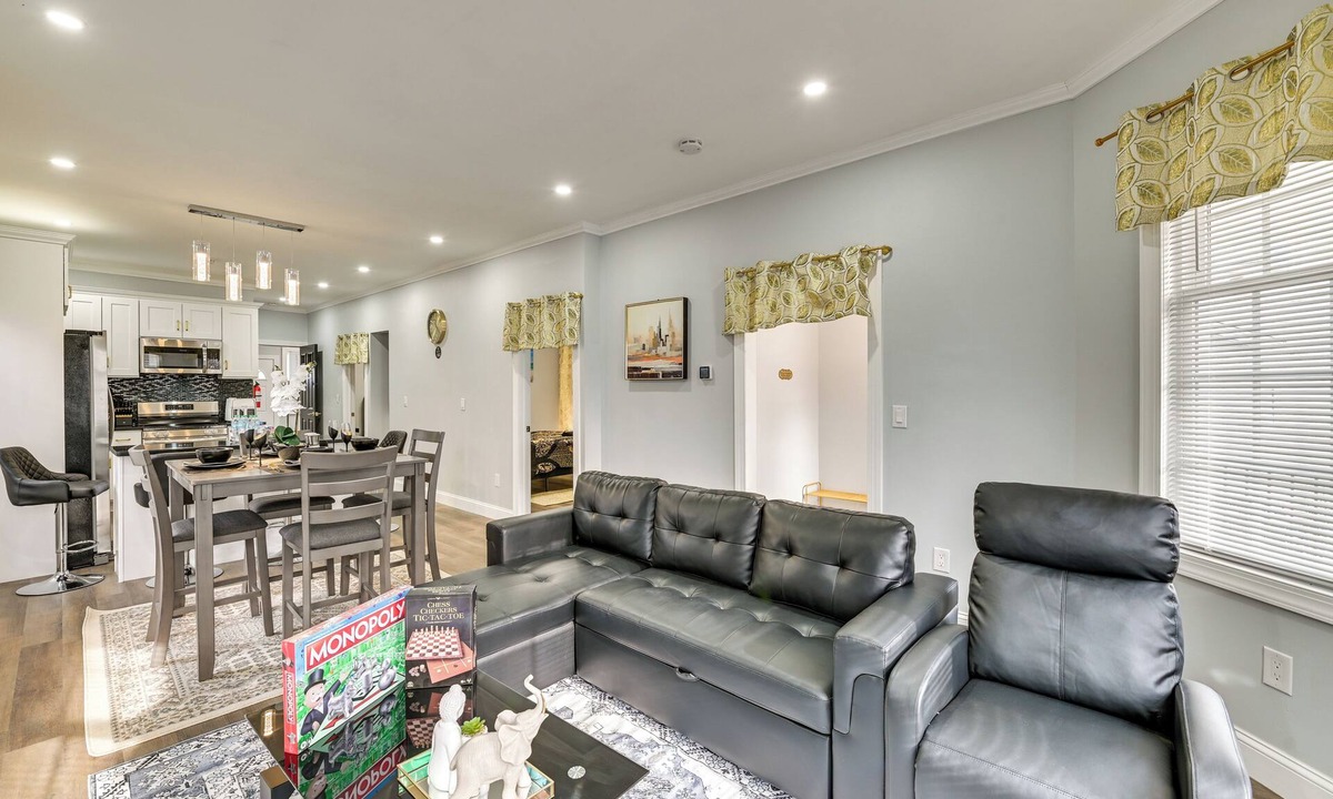 Schenectady Apartment | 2 Mi to Downtown: Charming Apt in Schenectady!