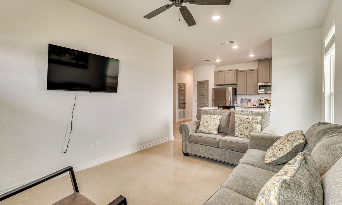 Temple House | 2 Mi to Dtwn Dining! Pet-Friendly Temple Townhome
