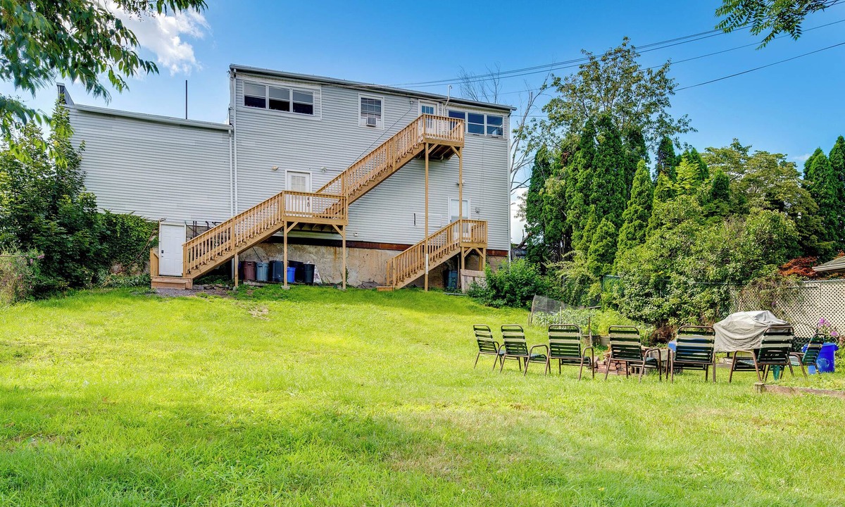 Scranton Apartment | 2 Mi to Dtwn: Scranton Studio w/Large Yard