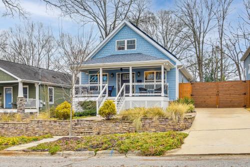 Durham House | 2 Mi to Duke & Dtwn Durham: Modern Home w/Patio!
