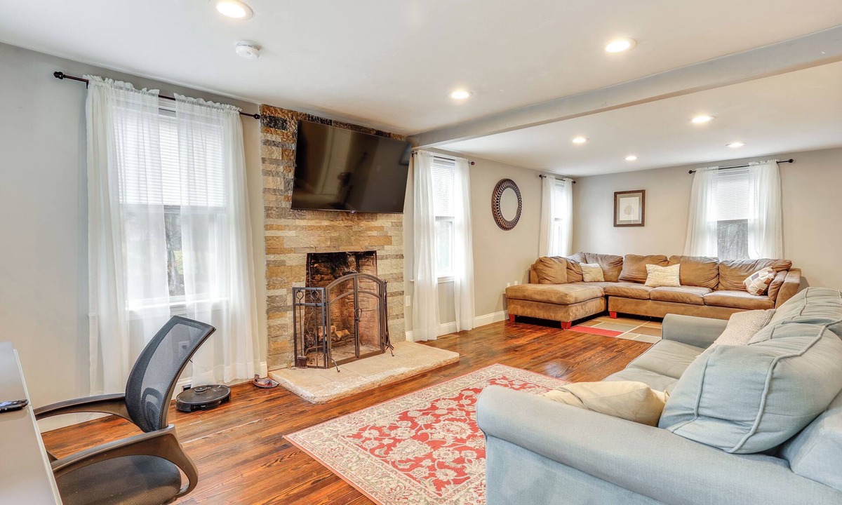 Foxboro House | 2 Mi to Gillette Stadium! Perfect World Cup Base