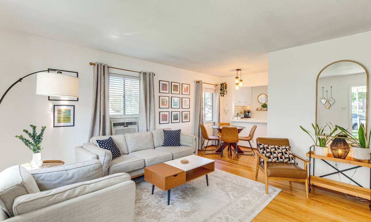 Magnolia Park House | 2 Mi to Griffith Park: Chic Home w/Private Patio