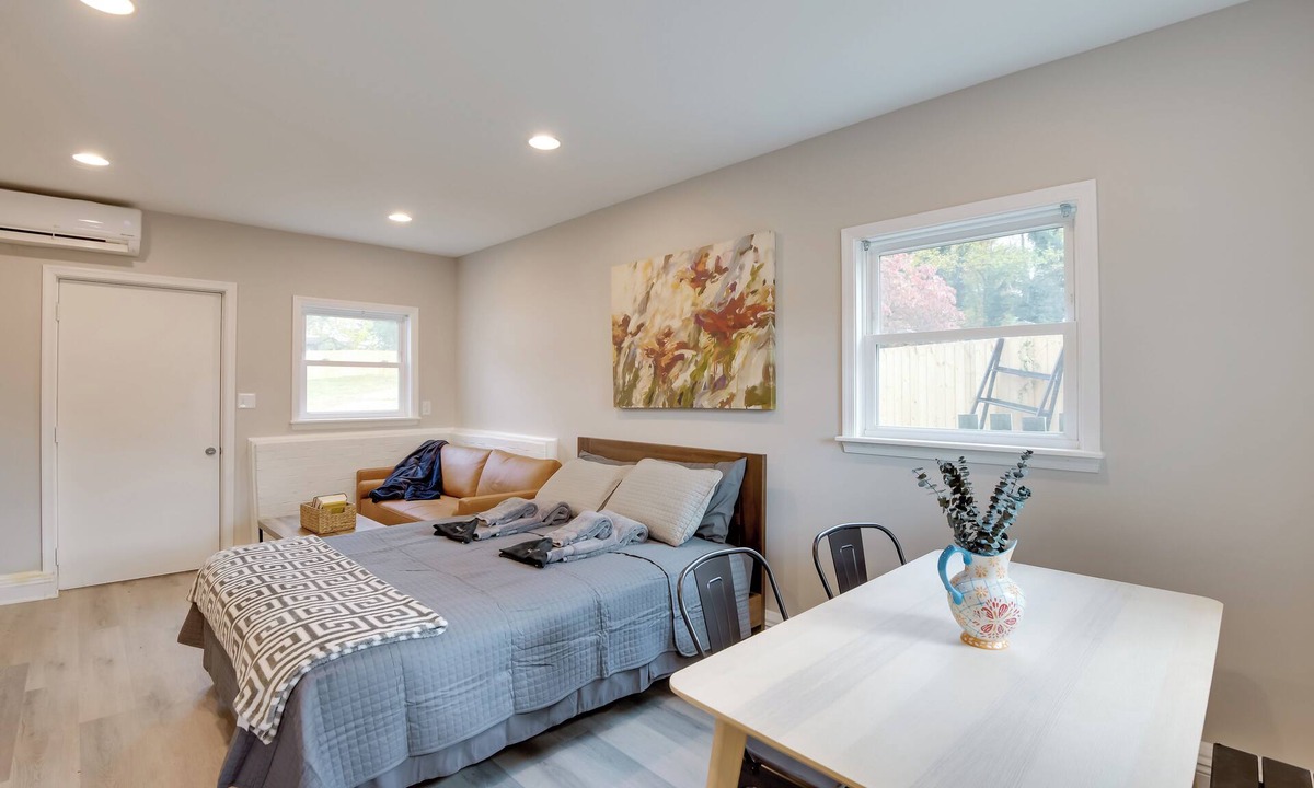 Woodbridge House | 2 Mi to Historic Occoquan District: Modern Duplex
