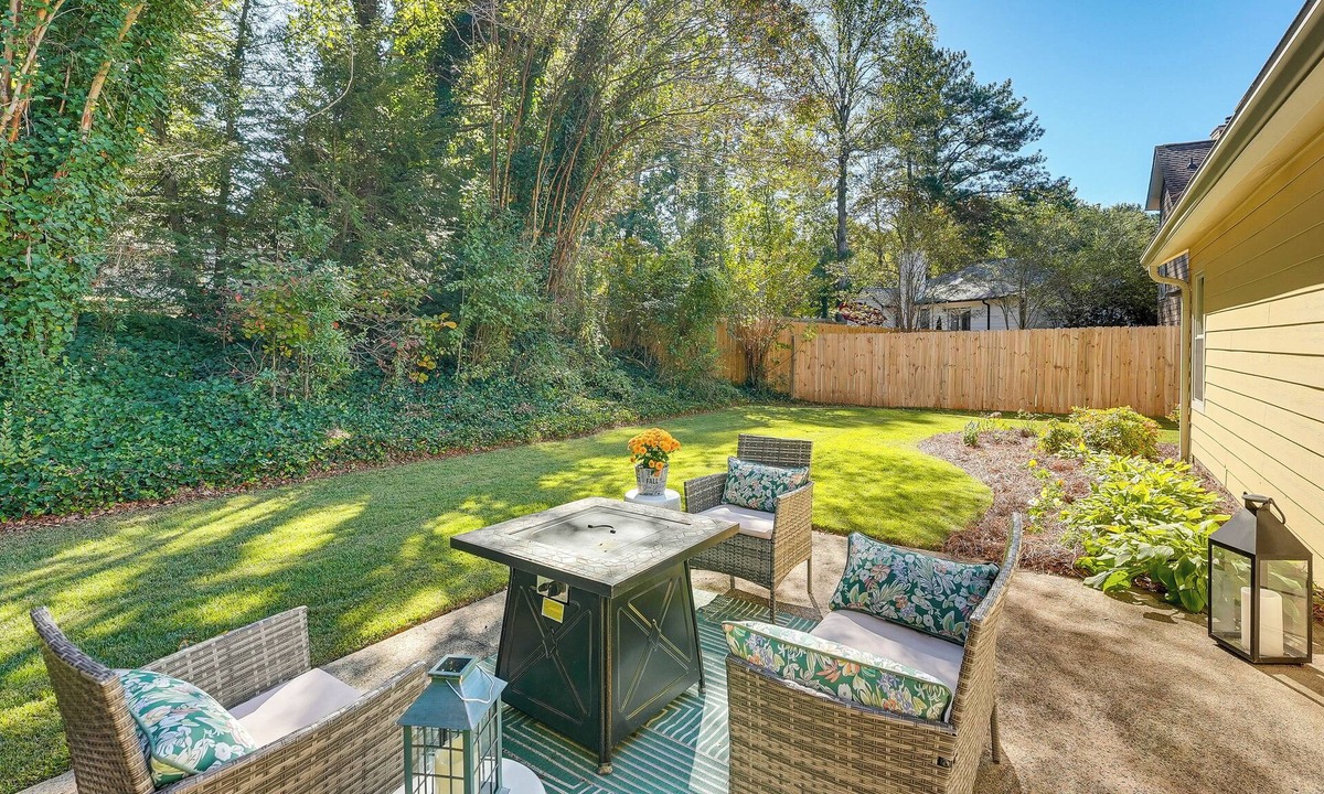 Town Center House | 2 Mi to KSU: Family Home w/Games, Near Parks